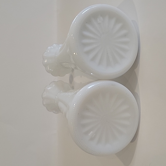 Vintage,  pair of Milk Glass Bud Vases, Stars and Bars design, Anchor Hocking - Picture 6 of 10